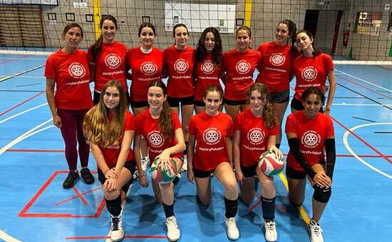 Alexandra Nolasco y sus compañeras del equipo federado de Voleyball del ASM (American School of Madrid).